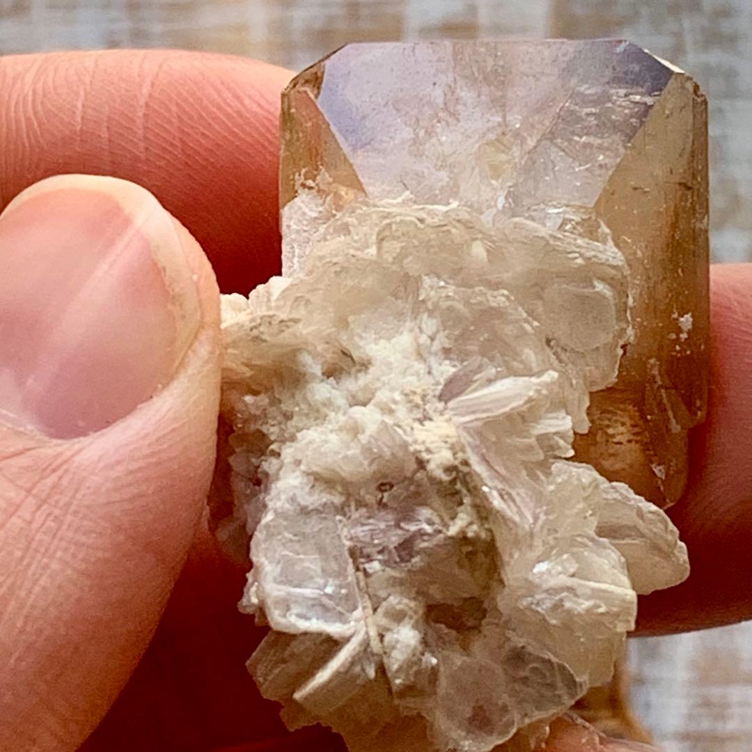 珍品！トパーズ共生標本B/モスコバイト/スカルドゥ産