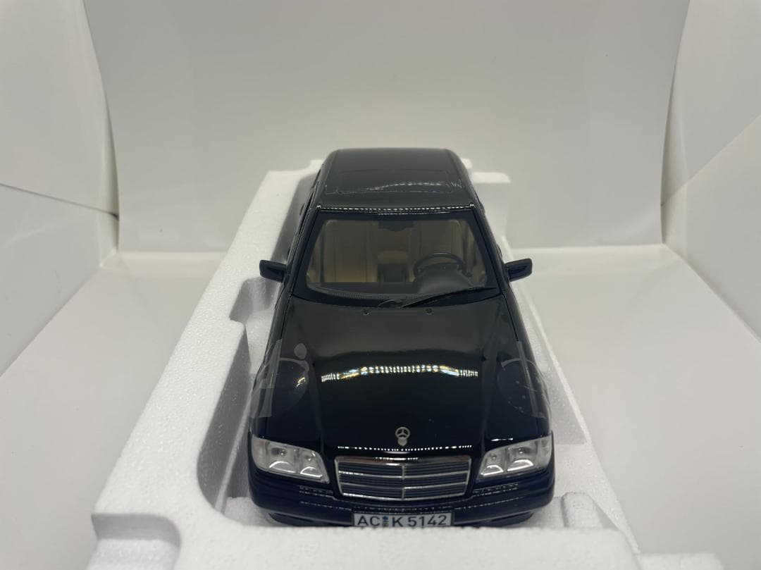 304-042 ノレブ 1/18 メルセデスベンツ C-Class 1997