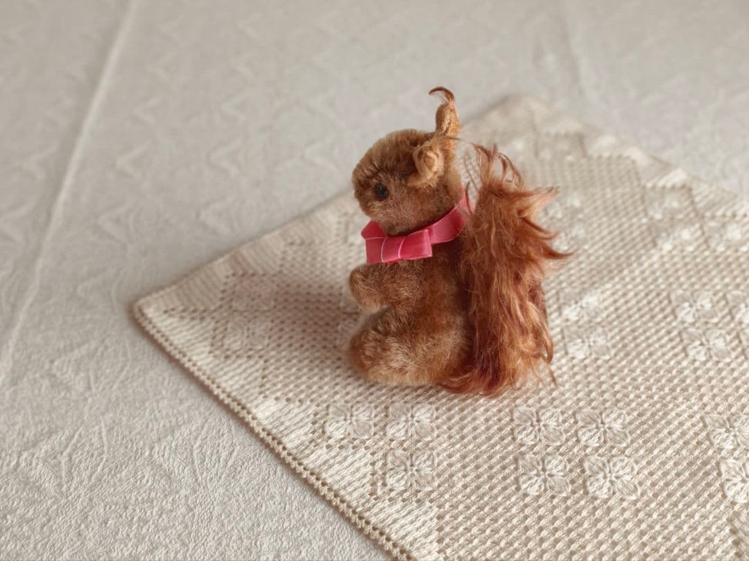 * vintage squirrel ♡ * 可愛い ピンクりぼんの リスさん