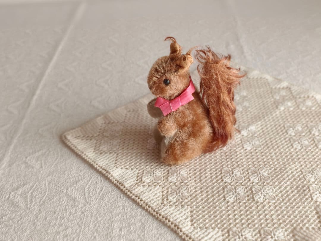 * vintage squirrel ♡ * 可愛い ピンクりぼんの リスさん