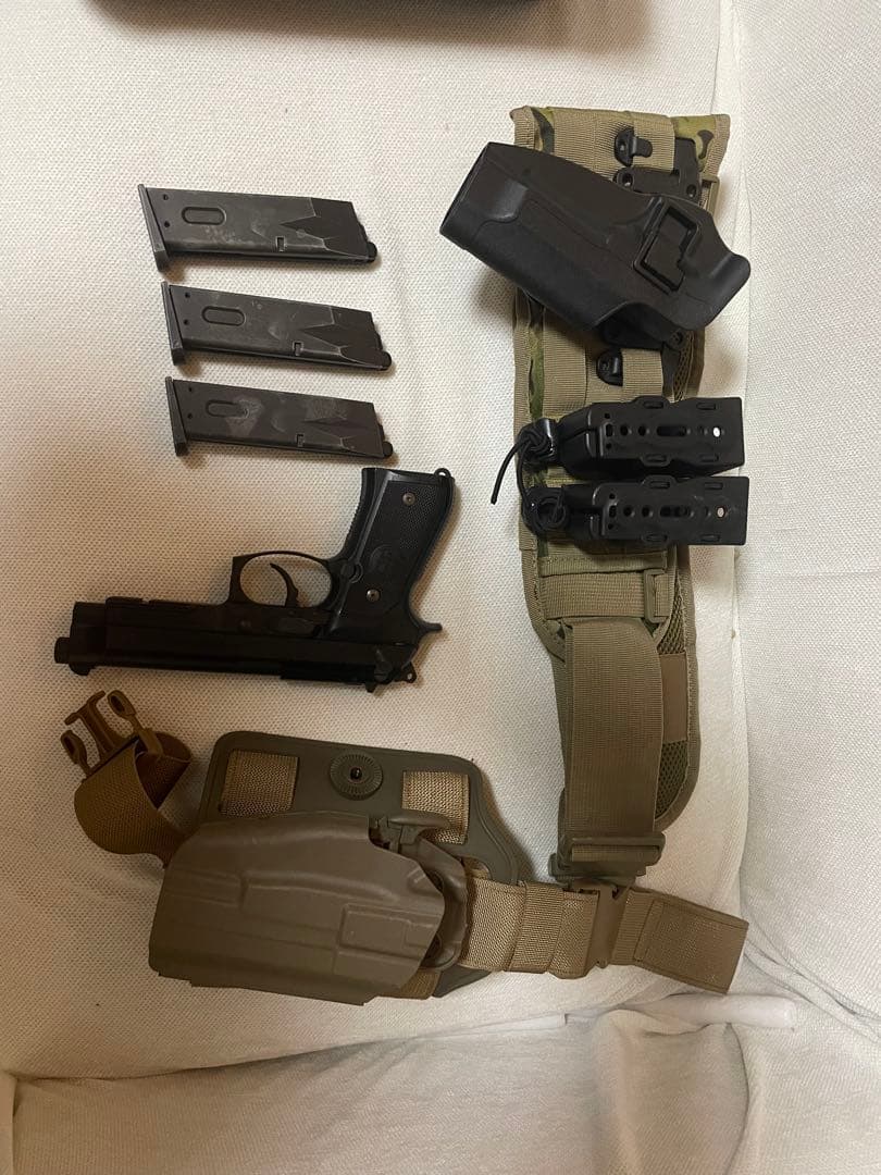 東京マルイ　ガスガンM9A1 マガジン3個付き　ホルスター2個付き