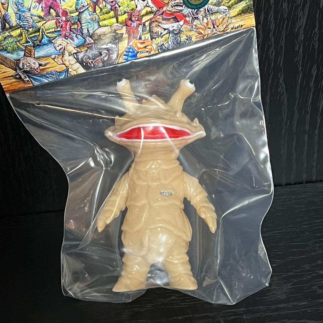 ミニソフビ怪獣倉庫　カネゴン　マックストイ　ウルトラマン　円谷　蓄光