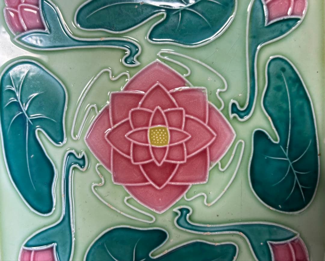 マジョリカタイル　台湾　チューブライン　蓮