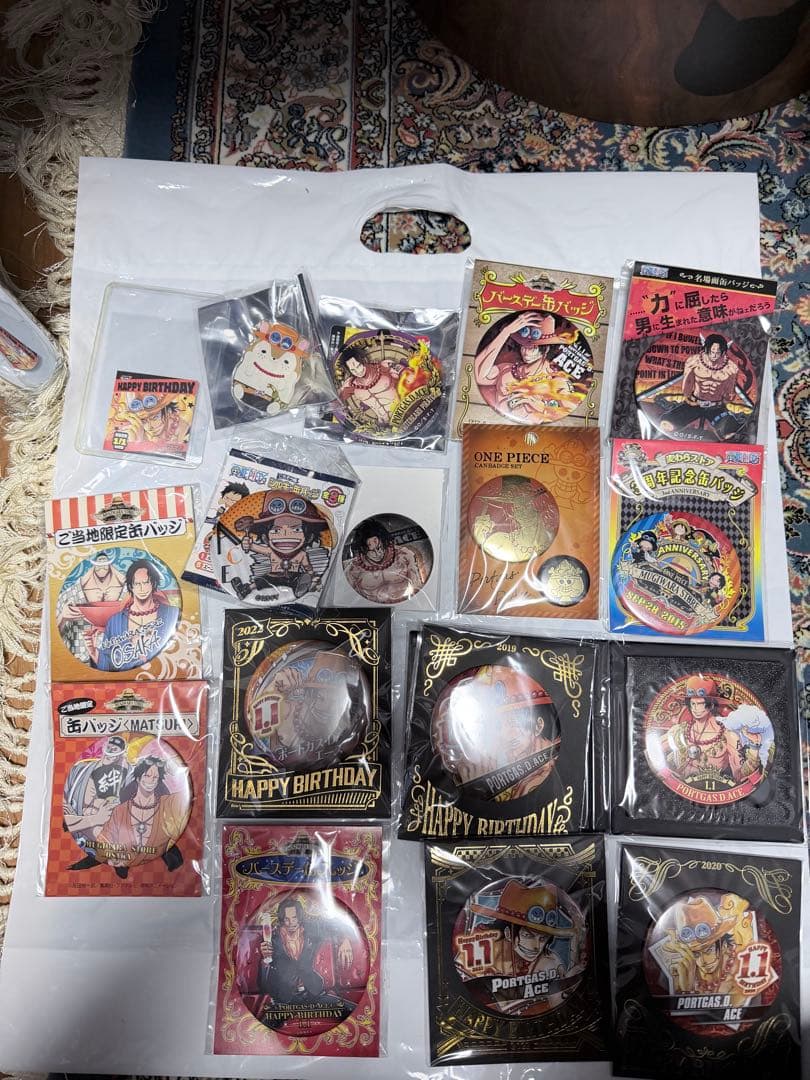 ONE PIECE エース　缶バッジ