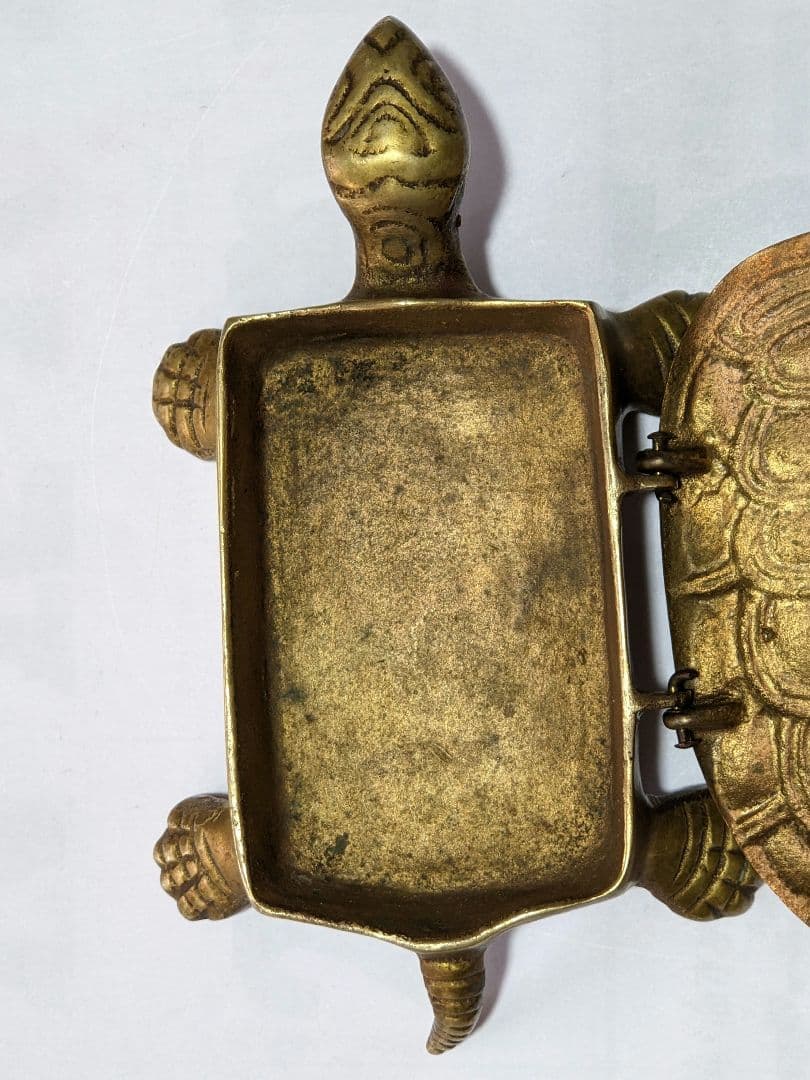 ♦中国 民国時代 真鍮銅器 亀形 自在蓋箱 煙草入 小物入れ 古玩 古美術骨董品