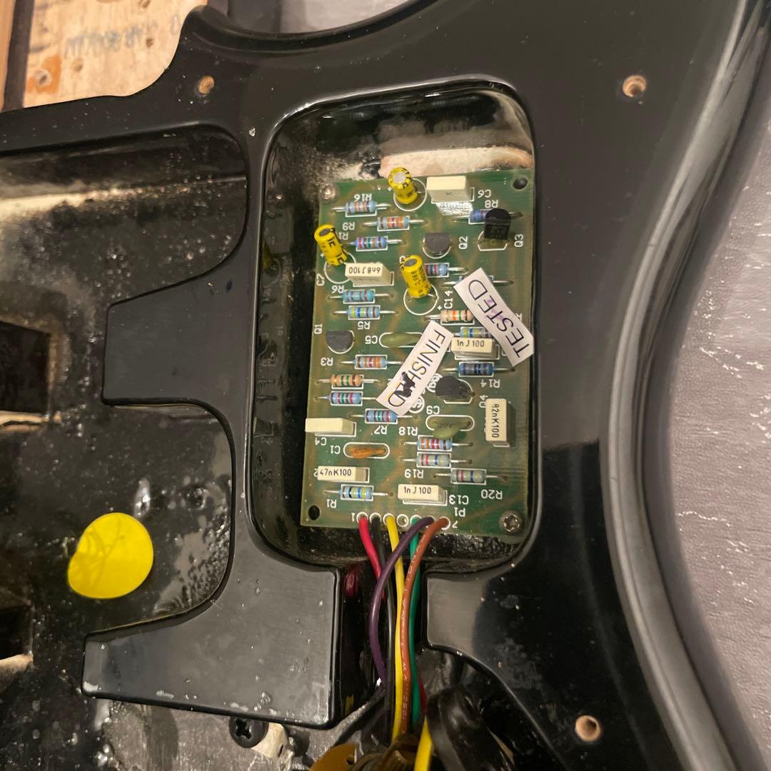 フェンダー　アクティブ　ボディ　電池駆動　配線済み