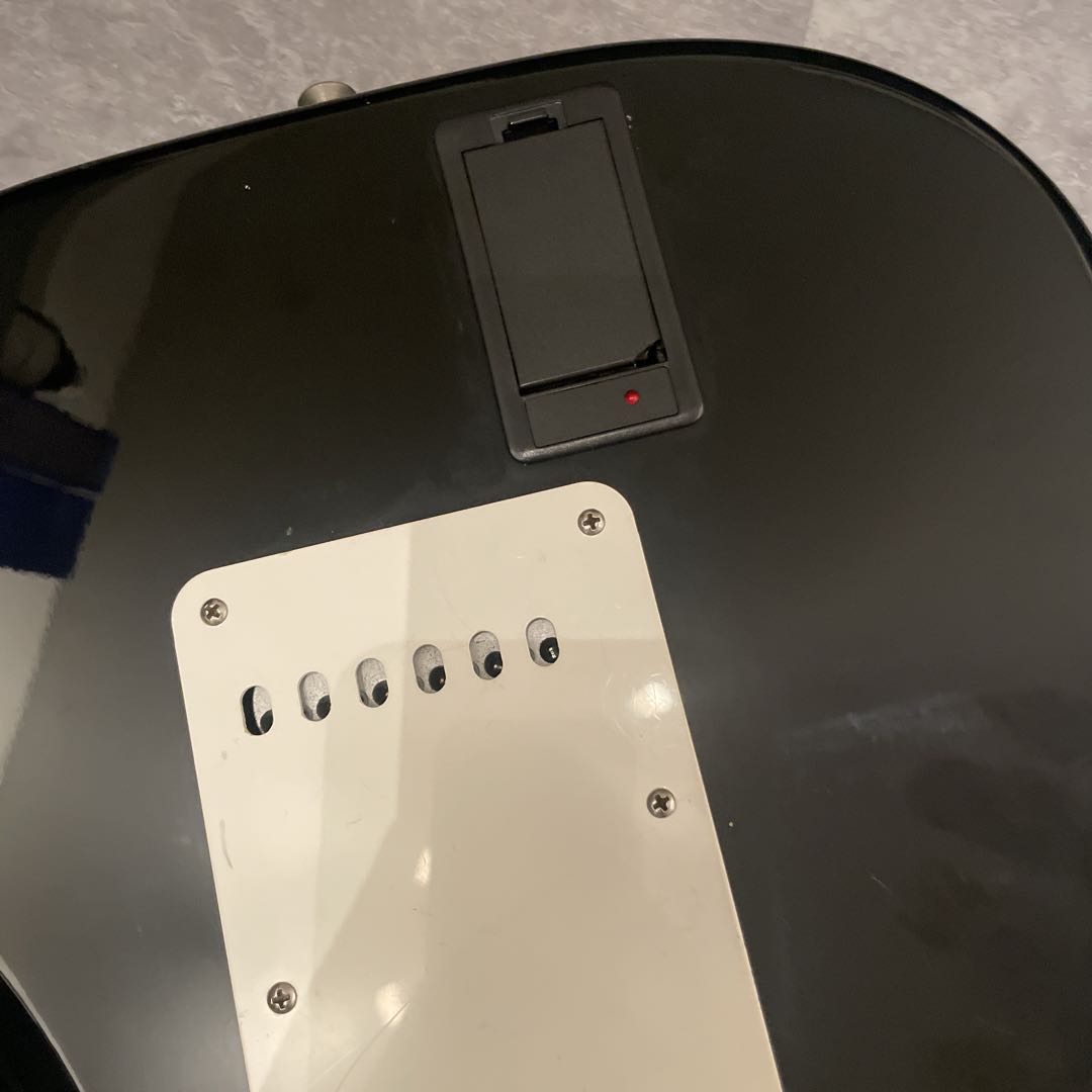 フェンダー　アクティブ　ボディ　電池駆動　配線済み