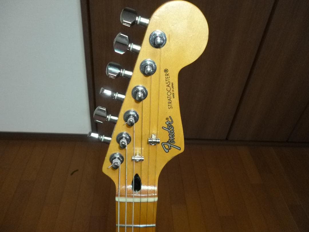 最終値下げ‼️Fender Japan ストラトTシリアル 新品ケース付　美品！