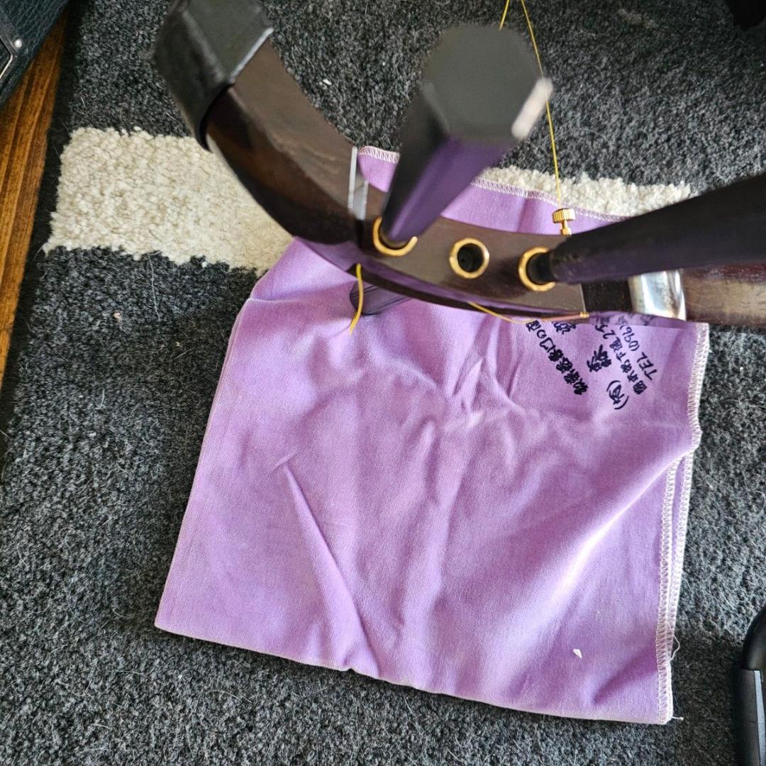 三味線 中棹 犬皮 紫檀 丸打胴 東サワリ 金細 ハードケース付