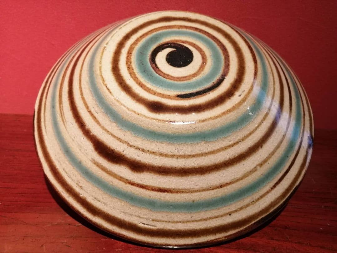 浜田庄司門窯・作　鉄絵渦文蓋物　共箱付き