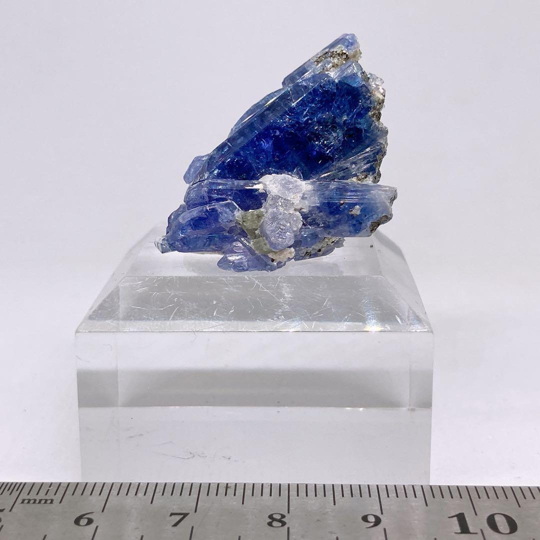 タンザナイト　原石　鉱物標本　天然石　102