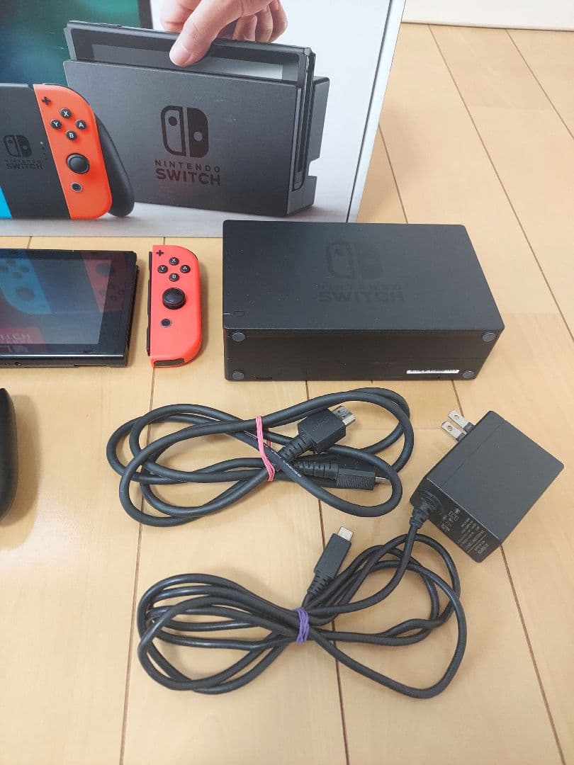 【限定セール価格】Nintendo Switch 本体　ジョイコン 青/赤箱付き