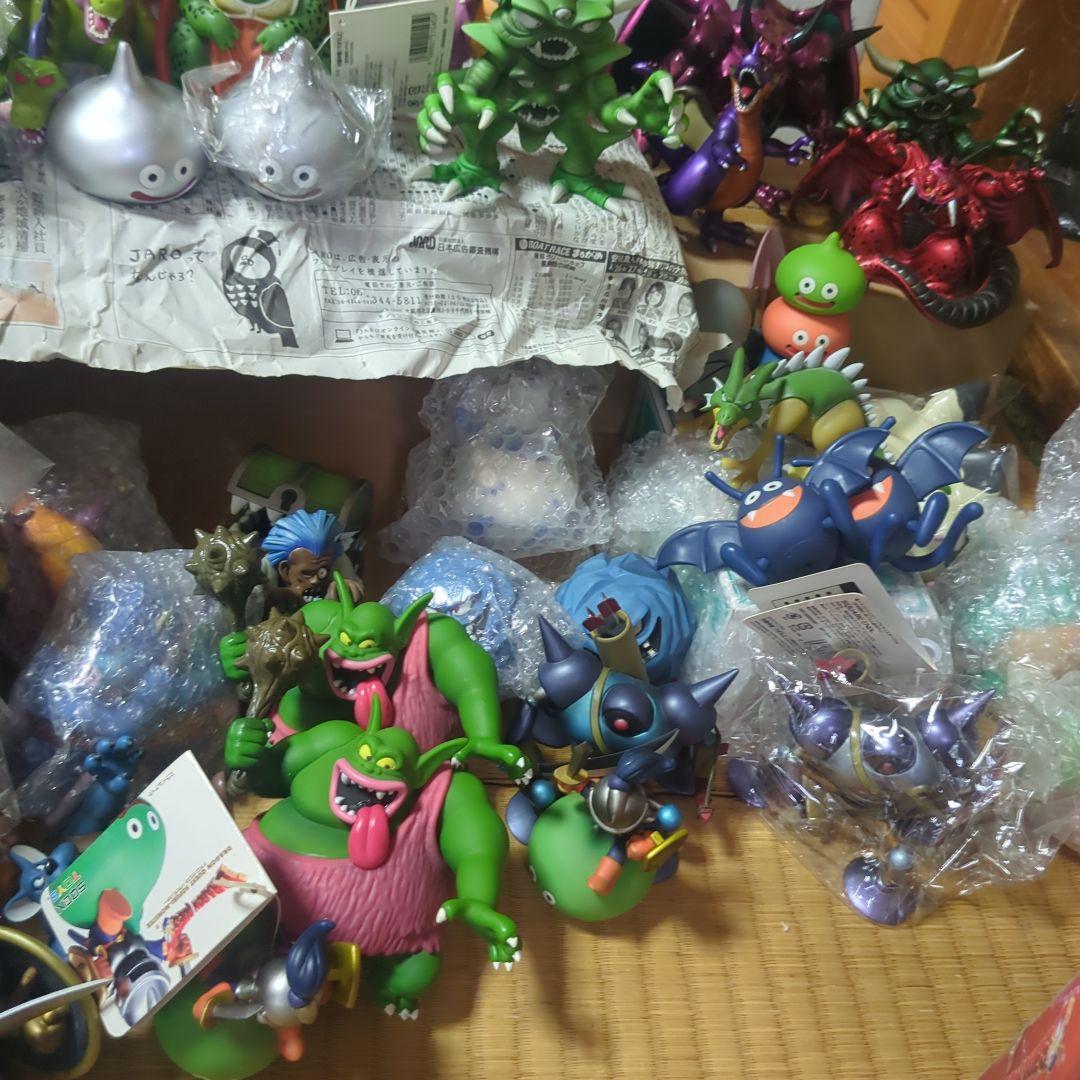 まとめてドラクエソフビ90体ほど、おまけで勇者と仲間その他キャラクター、