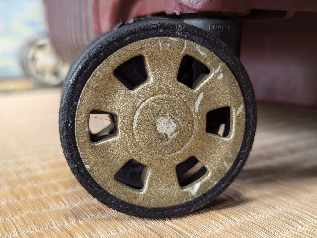 RIMOWA　73㍑　スーツケース　※ステッカー跡多数