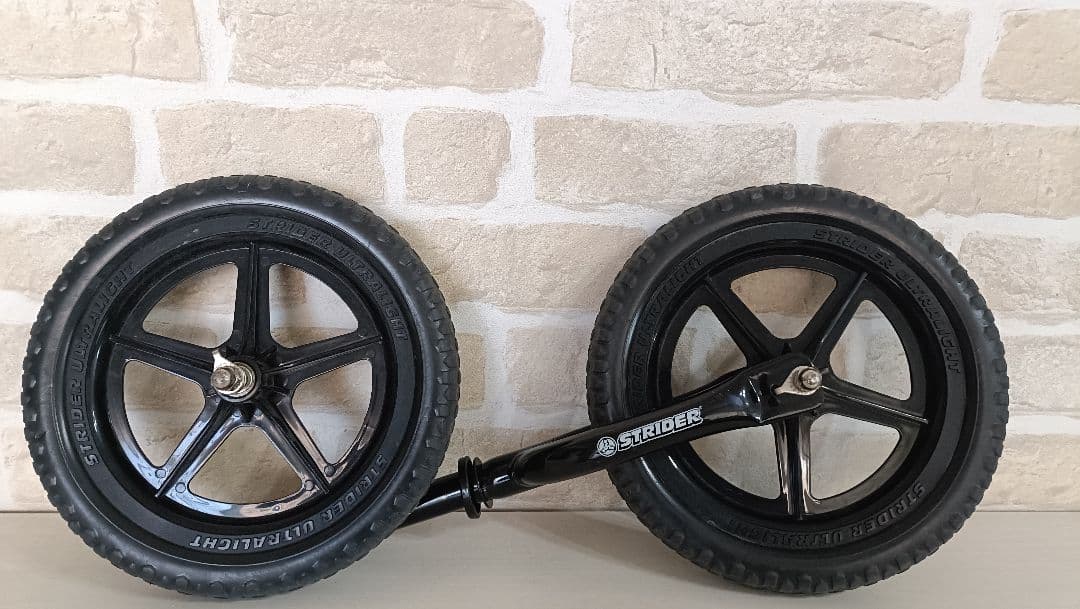 珍しい箱付きです！　ストライダー 本体 グリーン