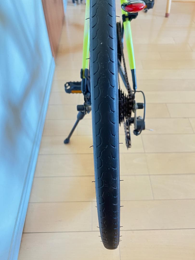 PHERKAD（フェルカド）クロスバイク　白系　シマノ外装6段変速　引取専用