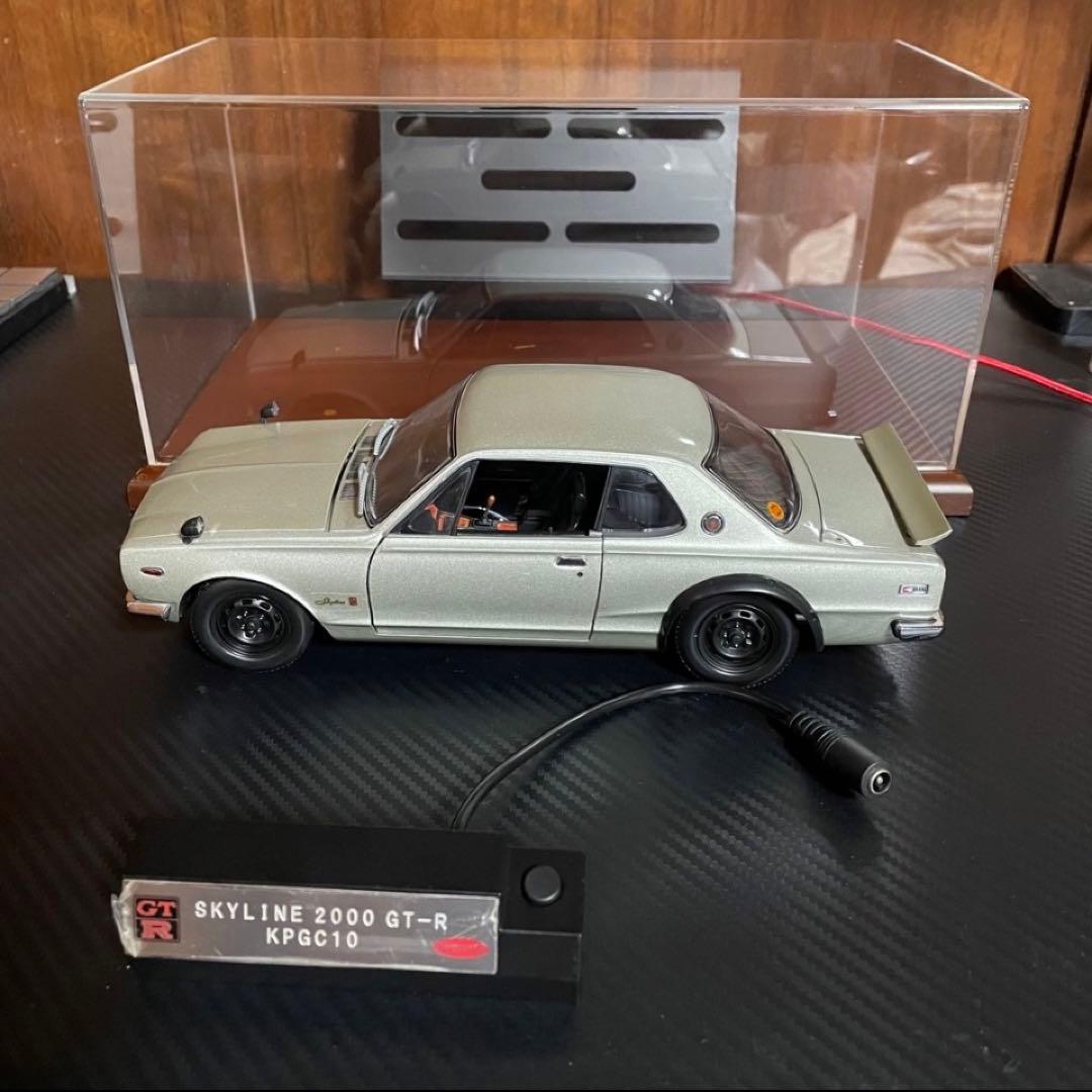 絶版京商1/18スカイライン2000GT-R KPGC10 (ライト点灯モデル)