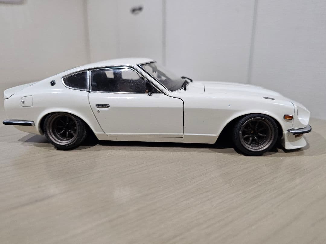 京商　1/18　日産　フェアレディZ　(S30)　Street・Sports
