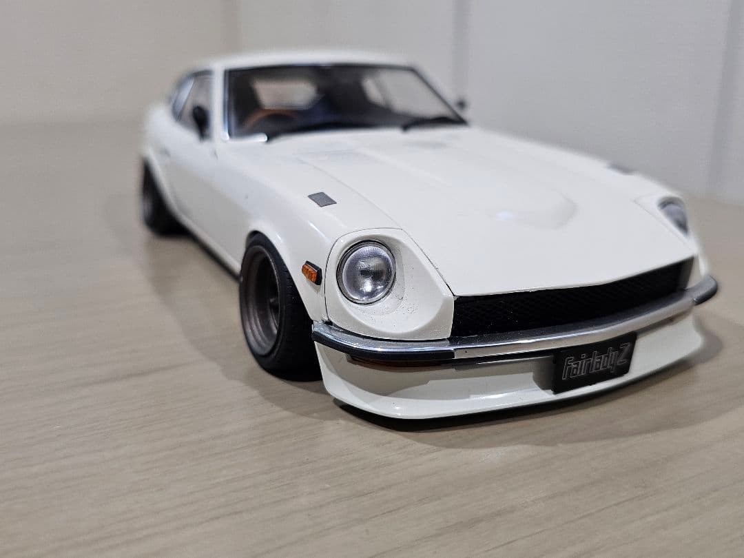 京商　1/18　日産　フェアレディZ　(S30)　Street・Sports