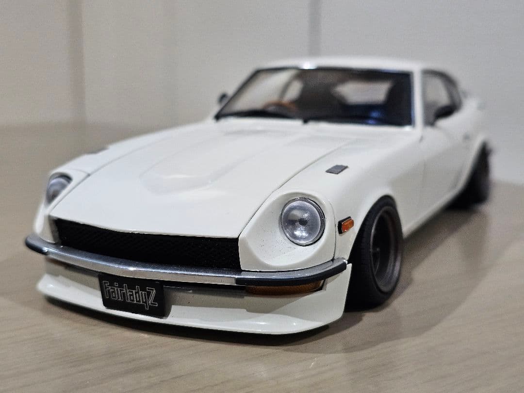 京商　1/18　日産　フェアレディZ　(S30)　Street・Sports