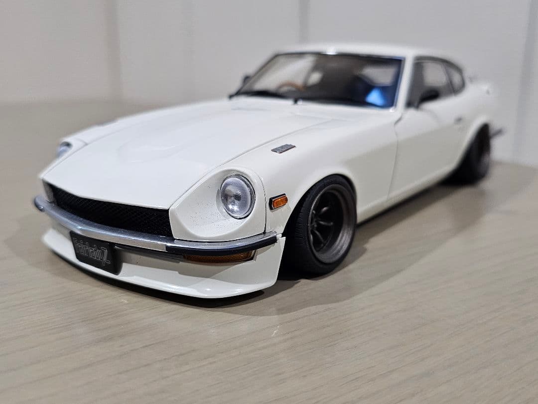 京商　1/18　日産　フェアレディZ　(S30)　Street・Sports