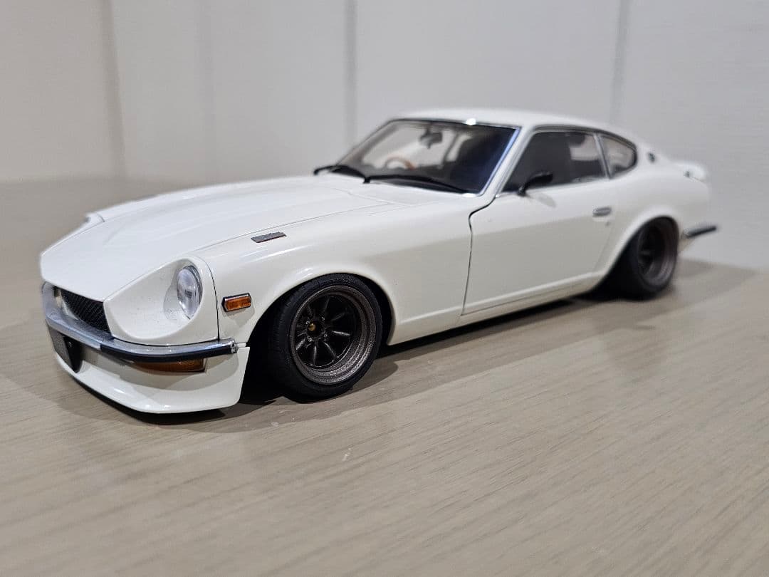 京商　1/18　日産　フェアレディZ　(S30)　Street・Sports