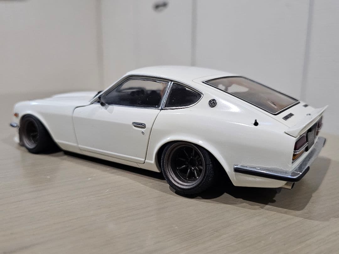 京商　1/18　日産　フェアレディZ　(S30)　Street・Sports