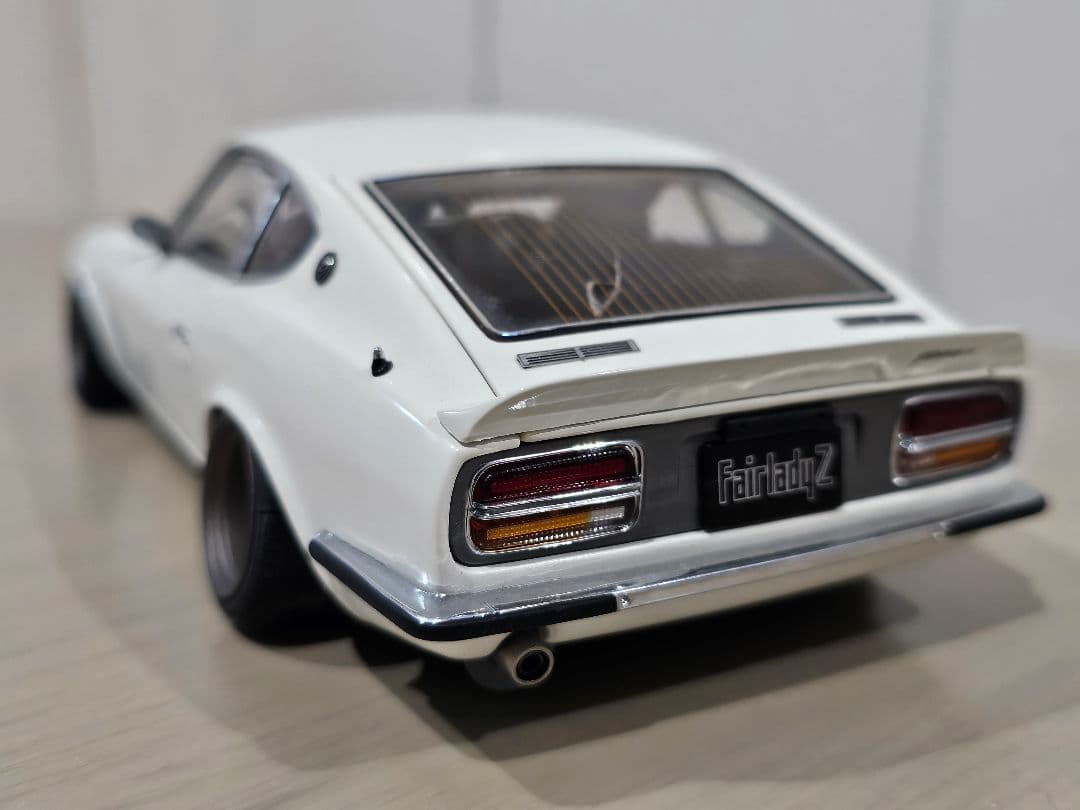 京商　1/18　日産　フェアレディZ　(S30)　Street・Sports