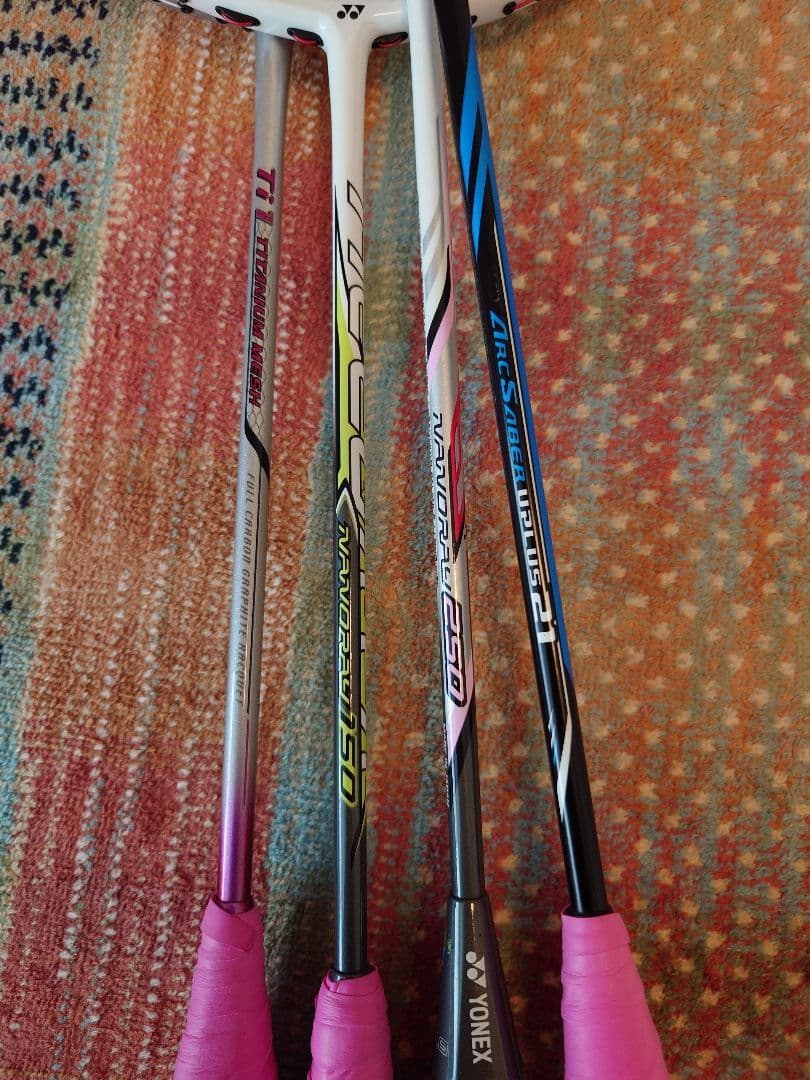 バドミントンラケット初級者向け4本セット