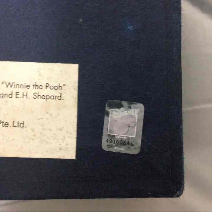 ディズニー プーさんとゾウの置物