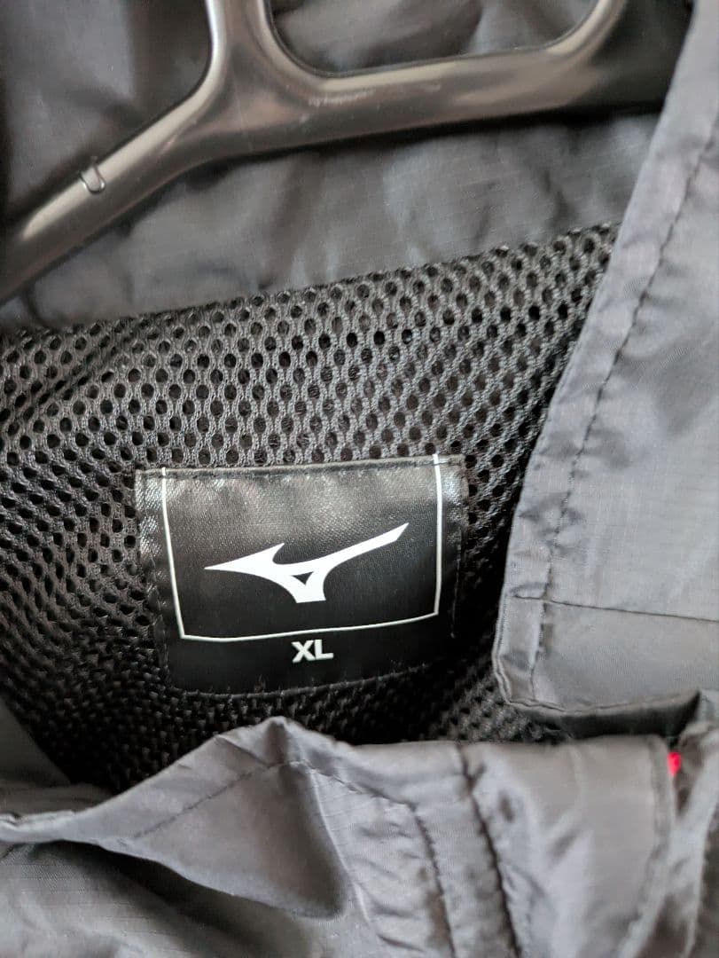 値下げ★北海道コンサドーレ札幌　Mizuno ウィンドブレーカー 黒/赤