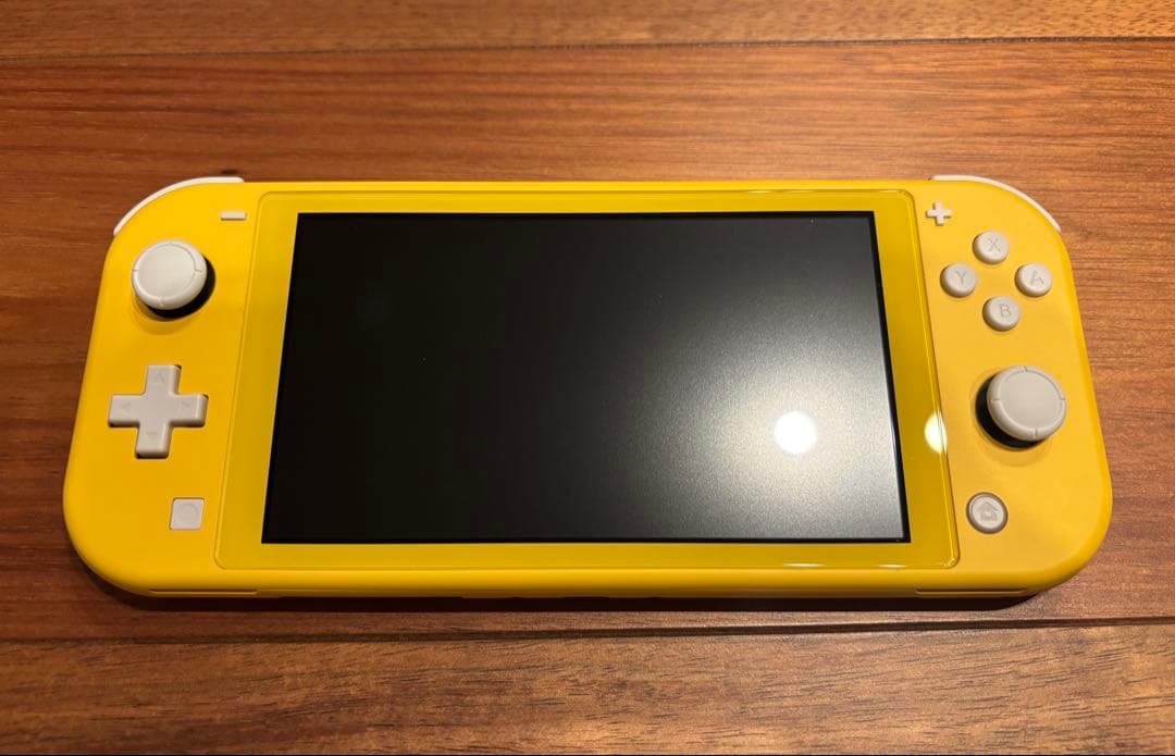 Nintendo Switch Lite イエロー ピカチュウ ケース付き