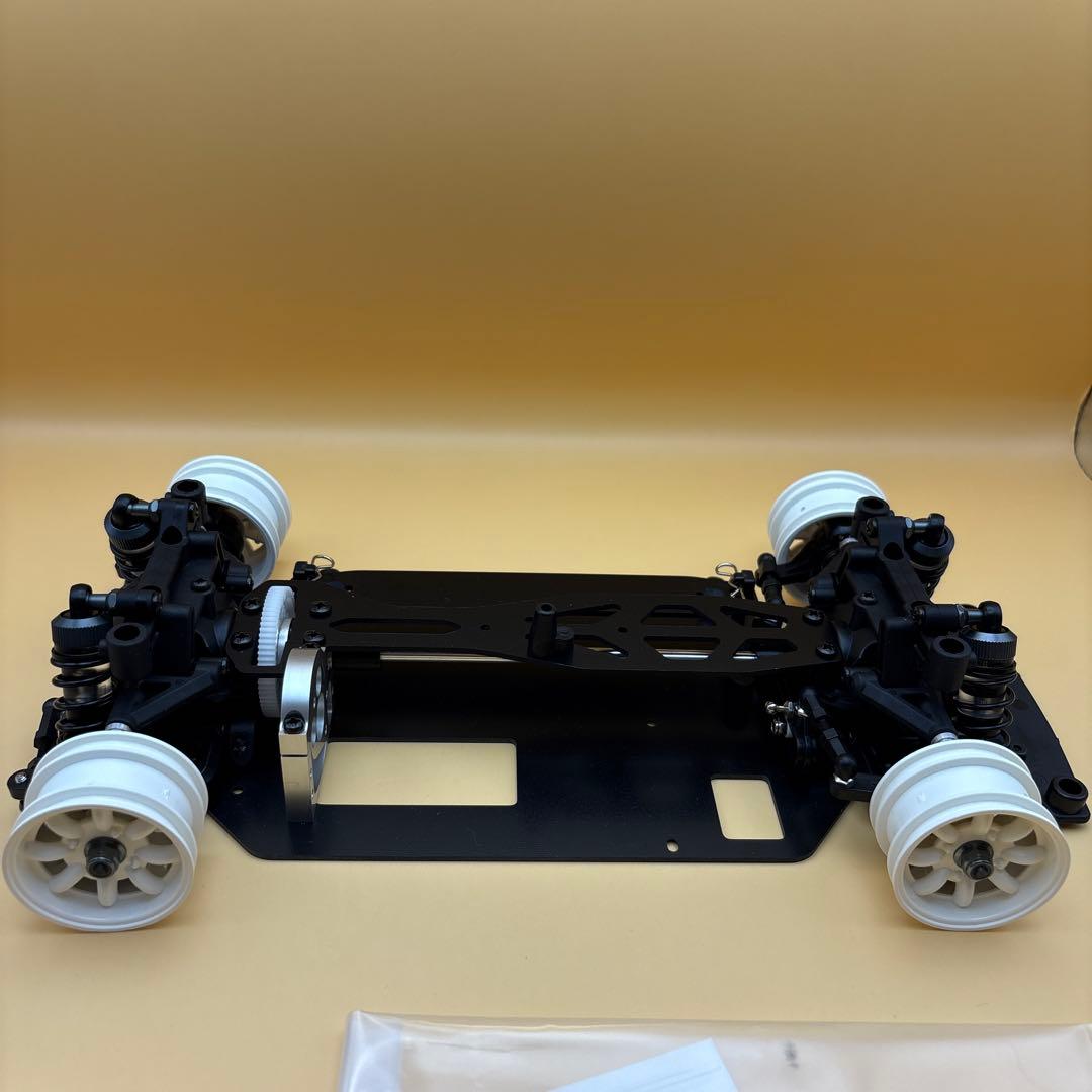 ABCホビー　genetic ニッサンサニートラック　四輪駆動シャシーとボディー