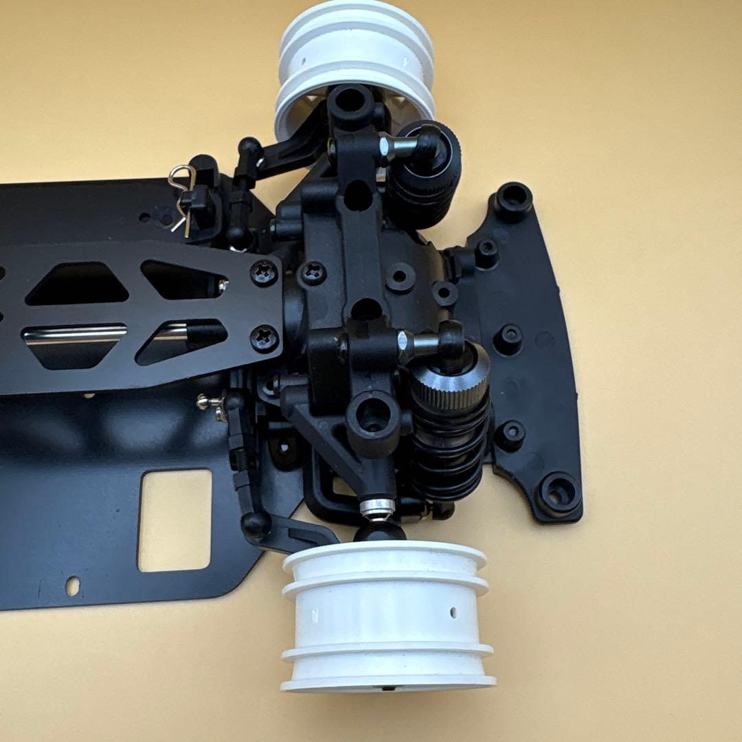 ABCホビー　genetic ニッサンサニートラック　四輪駆動シャシーとボディー