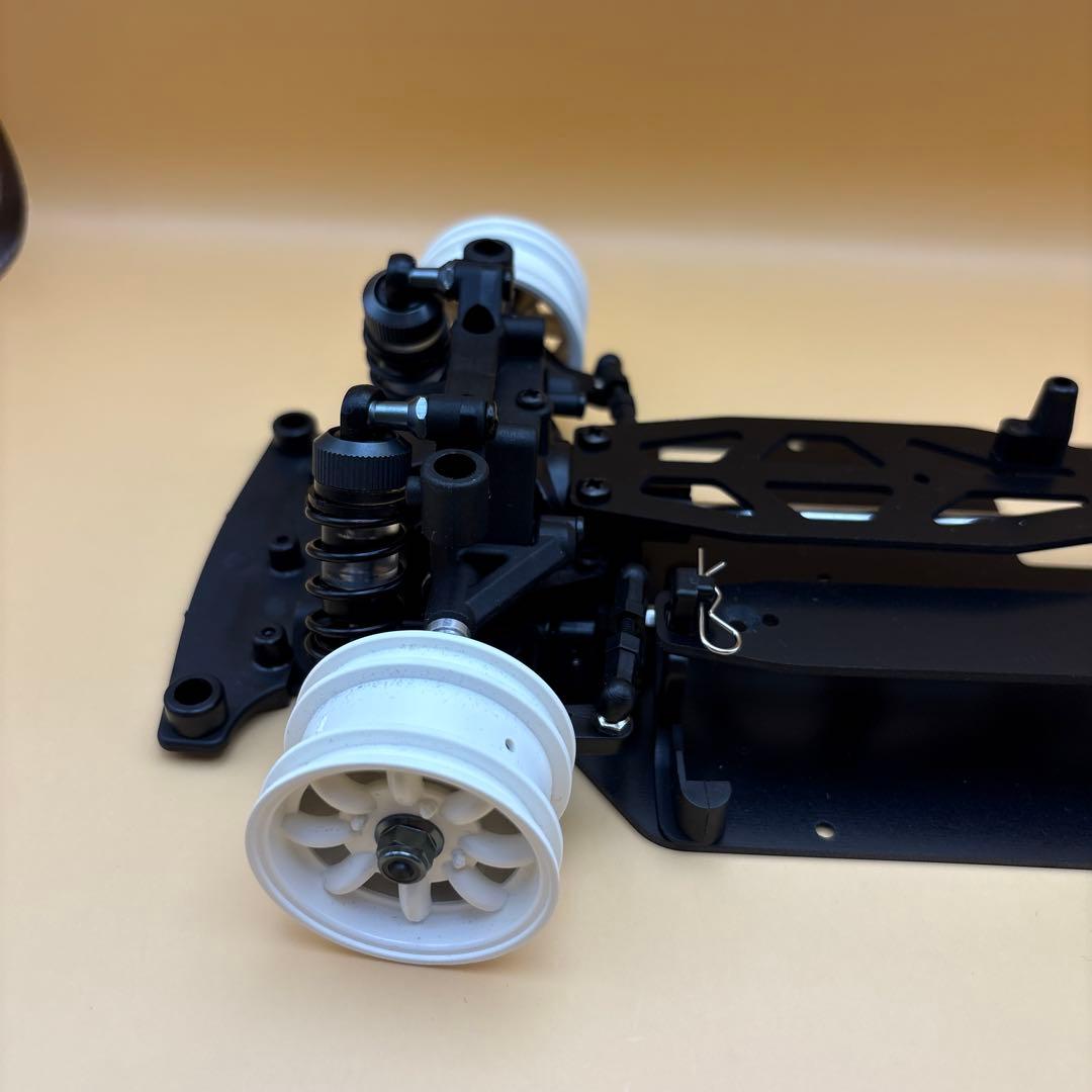 ABCホビー　genetic ニッサンサニートラック　四輪駆動シャシーとボディー