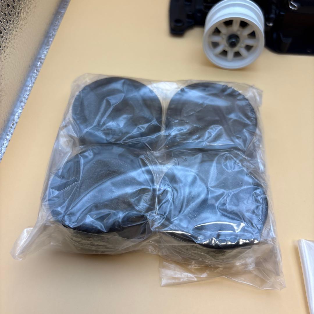 ABCホビー　genetic ニッサンサニートラック　四輪駆動シャシーとボディー