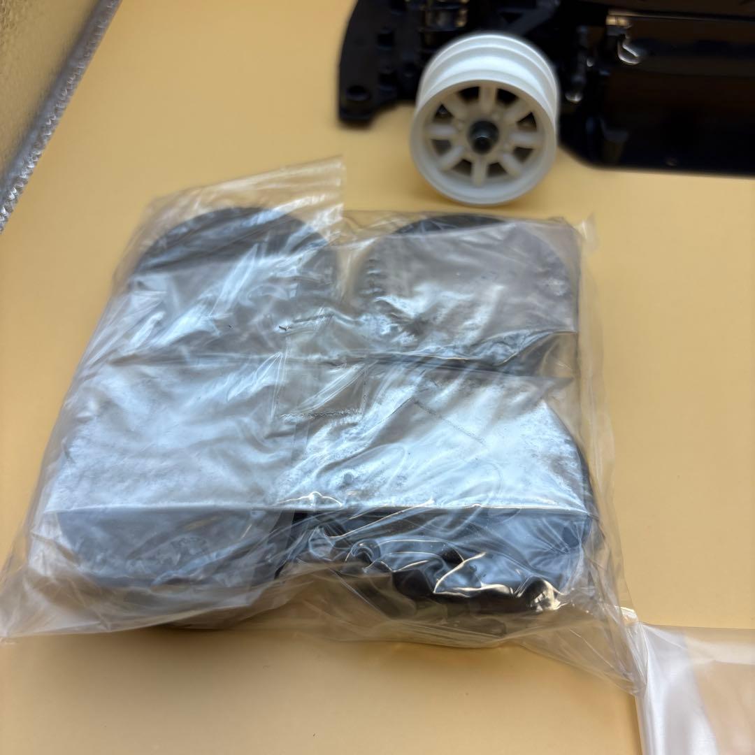 ABCホビー　genetic ニッサンサニートラック　四輪駆動シャシーとボディー