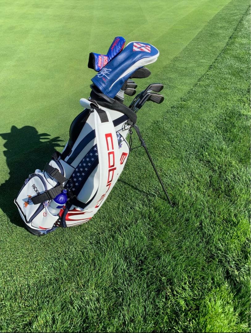 コブラ×ヴェゼル限定スタンドバッグ　全米オープンモデル　リッキーファウラー