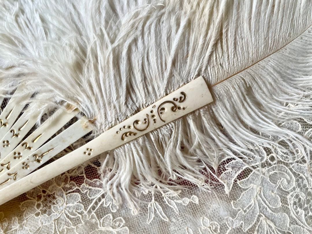 ホワイトフェザーのファン　エヴァンタイユ　フランスアンティーク　扇子　羽根