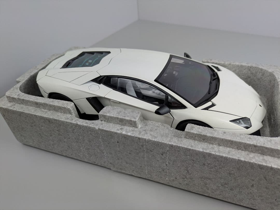 1/18 ミニカー オートアート ランボルギーニ　アヴェンタドールLP720-4