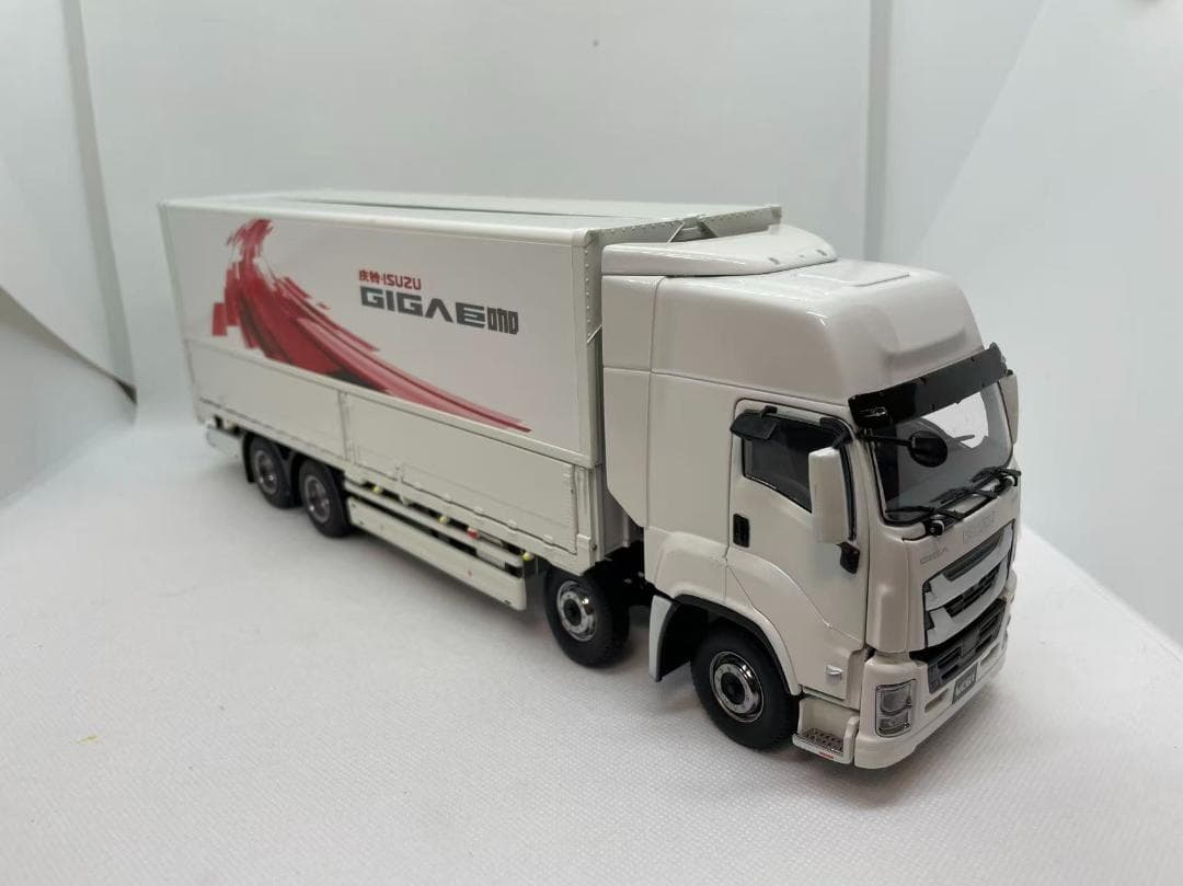 11R-010 いすゞ 1/32 ギガ ISUZU GIGA ホワイト