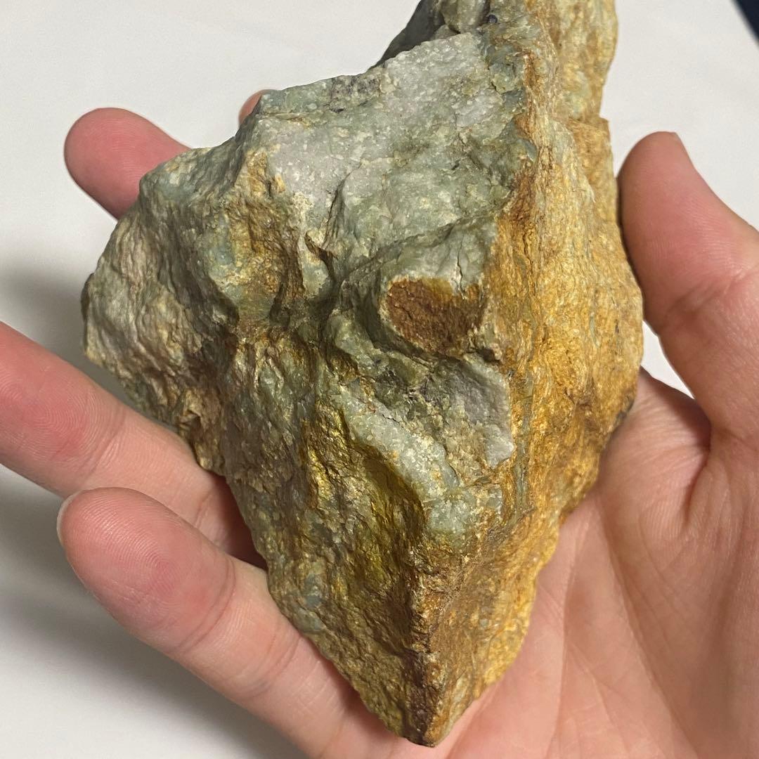 希少品　鳥取県　若桜翡翠原石　灰青×オレンジ×緑　割石皮付き　765g