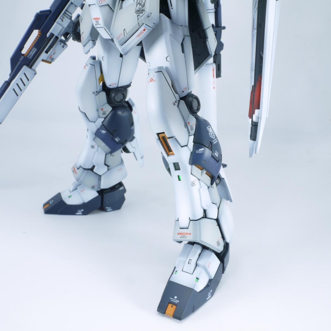 ガンプラ　RG νガンダム　全塗装　完成品
