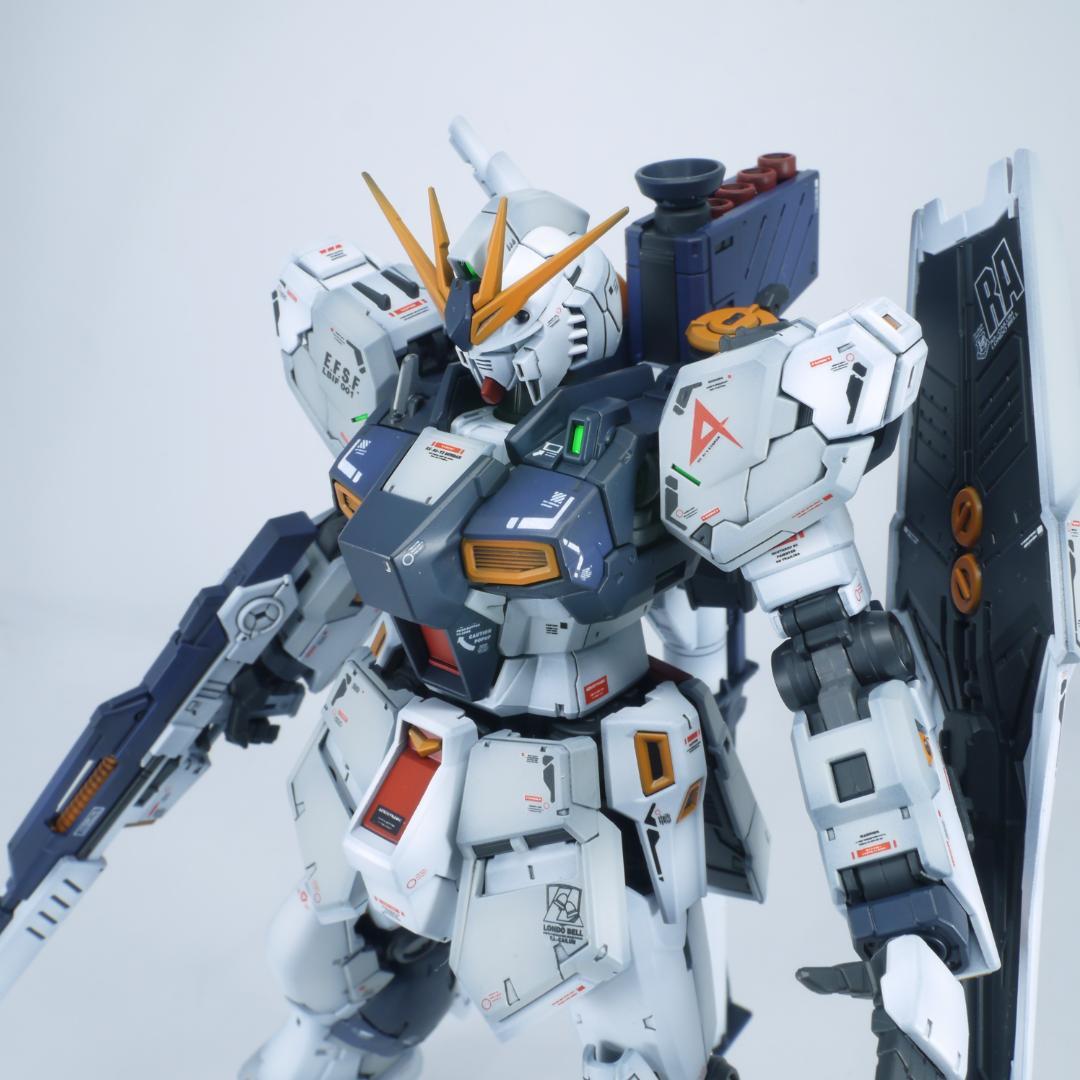 ガンプラ　RG νガンダム　全塗装　完成品