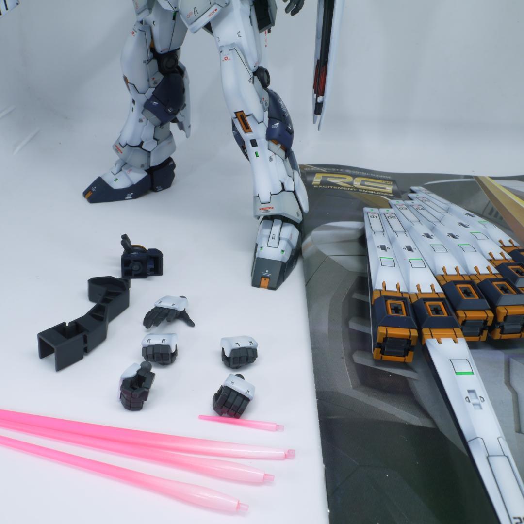 ガンプラ　RG νガンダム　全塗装　完成品