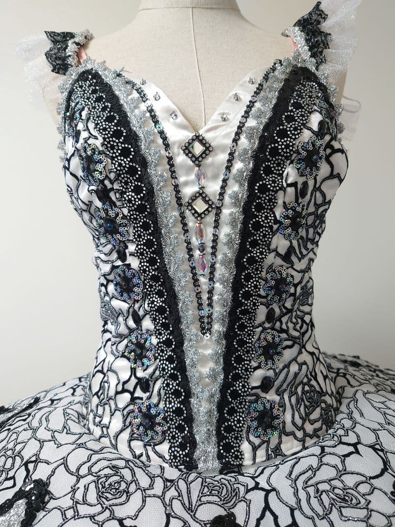 バレエ衣裳コスチューム白×黒:パキータ/サタネラ/アレルキナータ付属品付美品