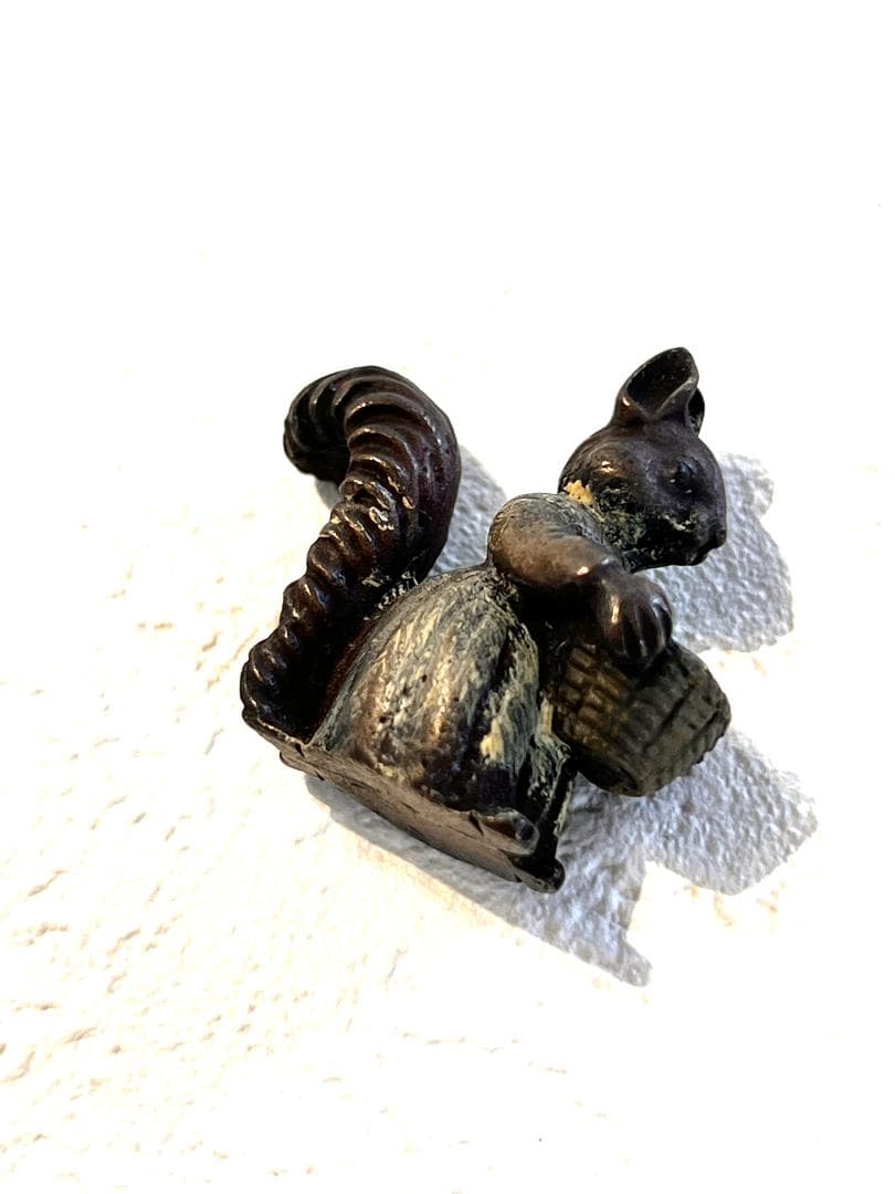 ビエナブロンズ　リスのフィギュア　ミニチュア