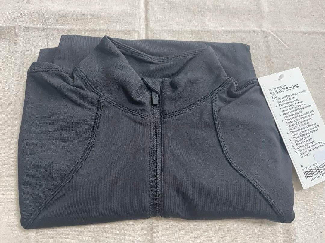 新品 ルルレモン It's Rulu Run Half Zip （サイズ6）