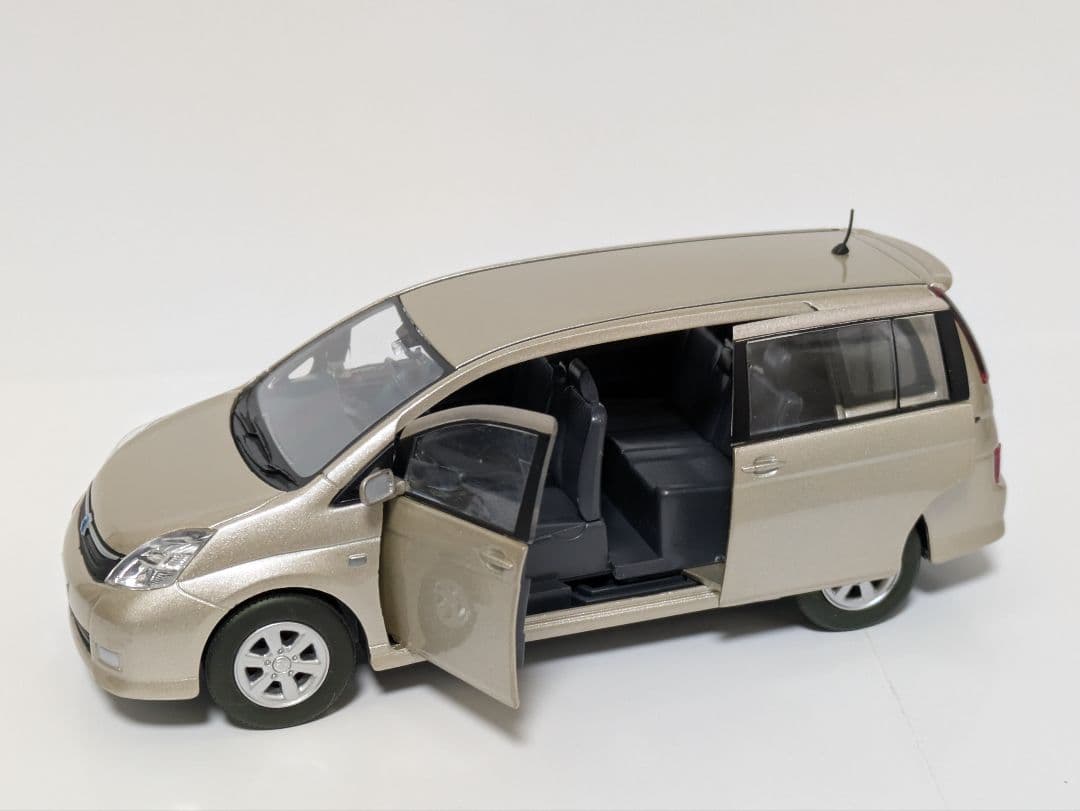 トヨタ ISIS アイシス 1/30 カラーサンプル プルバックカー