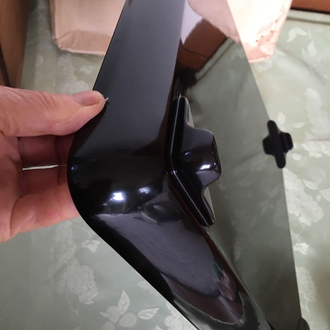 輪島塗本堅地漆器　梅蒔絵の四方脚付膳　同梅蒔絵　栗色蓋付椀　各一客セット